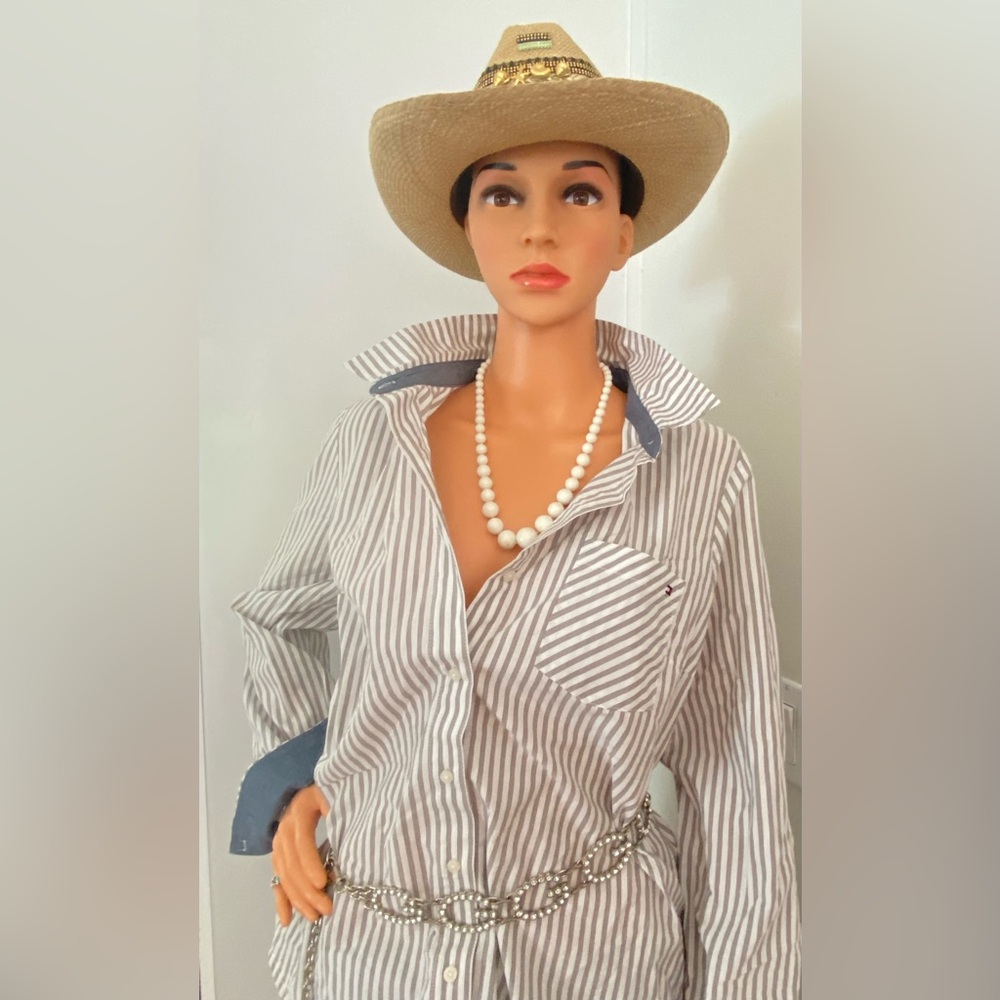 Tommy Hilfiger ....WOMENS ..Blue and White Striped Button Down Shirt